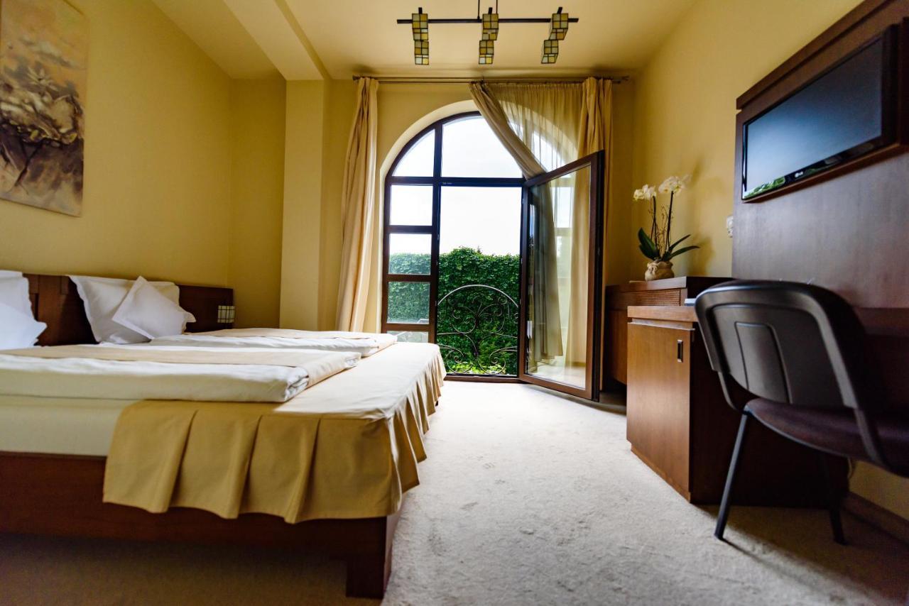 Pension Passion Târgu-Mureş Exteriör bild